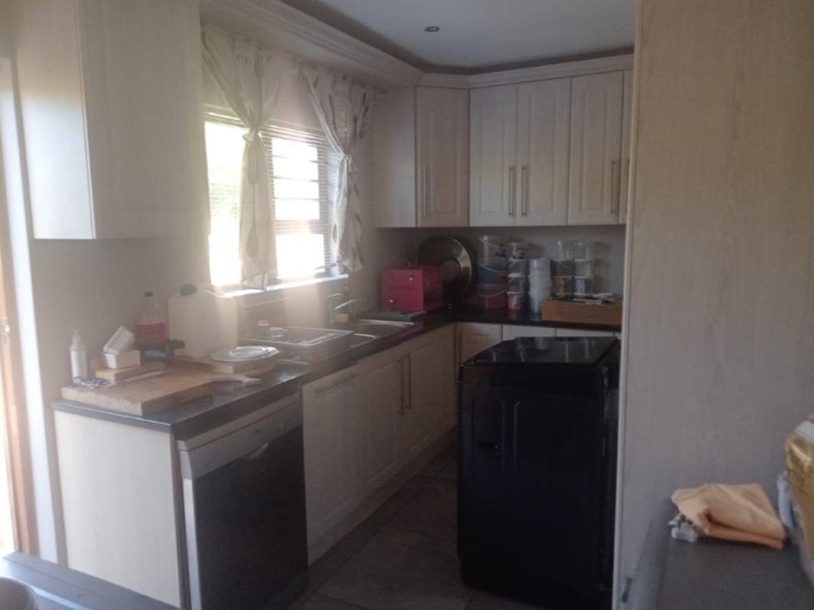 5 Bedroom Property for Sale in Wavecrest Eastern Cape